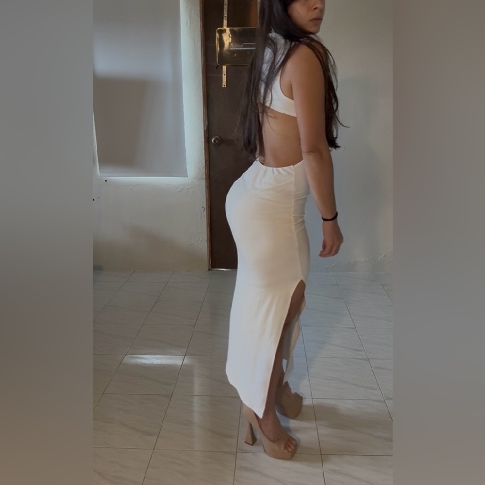 🆕White Backless Cross-Strap Maxi Dress - Picture 9 of 15